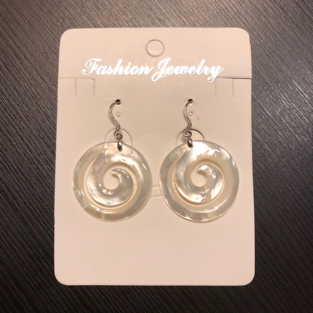 NWT! Shell Earrings